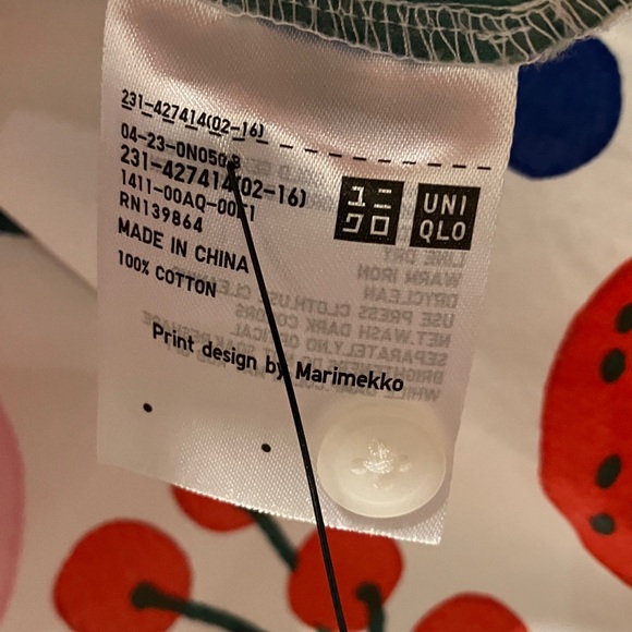 Marimekko x Uniqlo Fruit Dot Button-Up Size S — Blue Pink Green Red - Picture 4 of 6